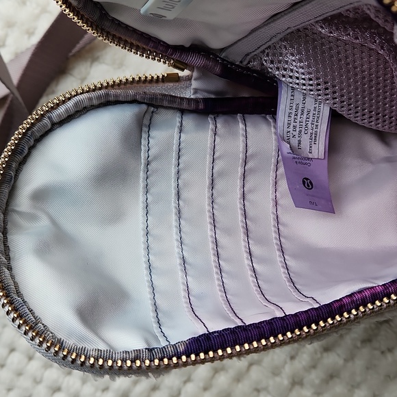 Nwot Lululemon Custom Tie Dye Sherpa Modular Phone Crossbody - Picture 10 of 14